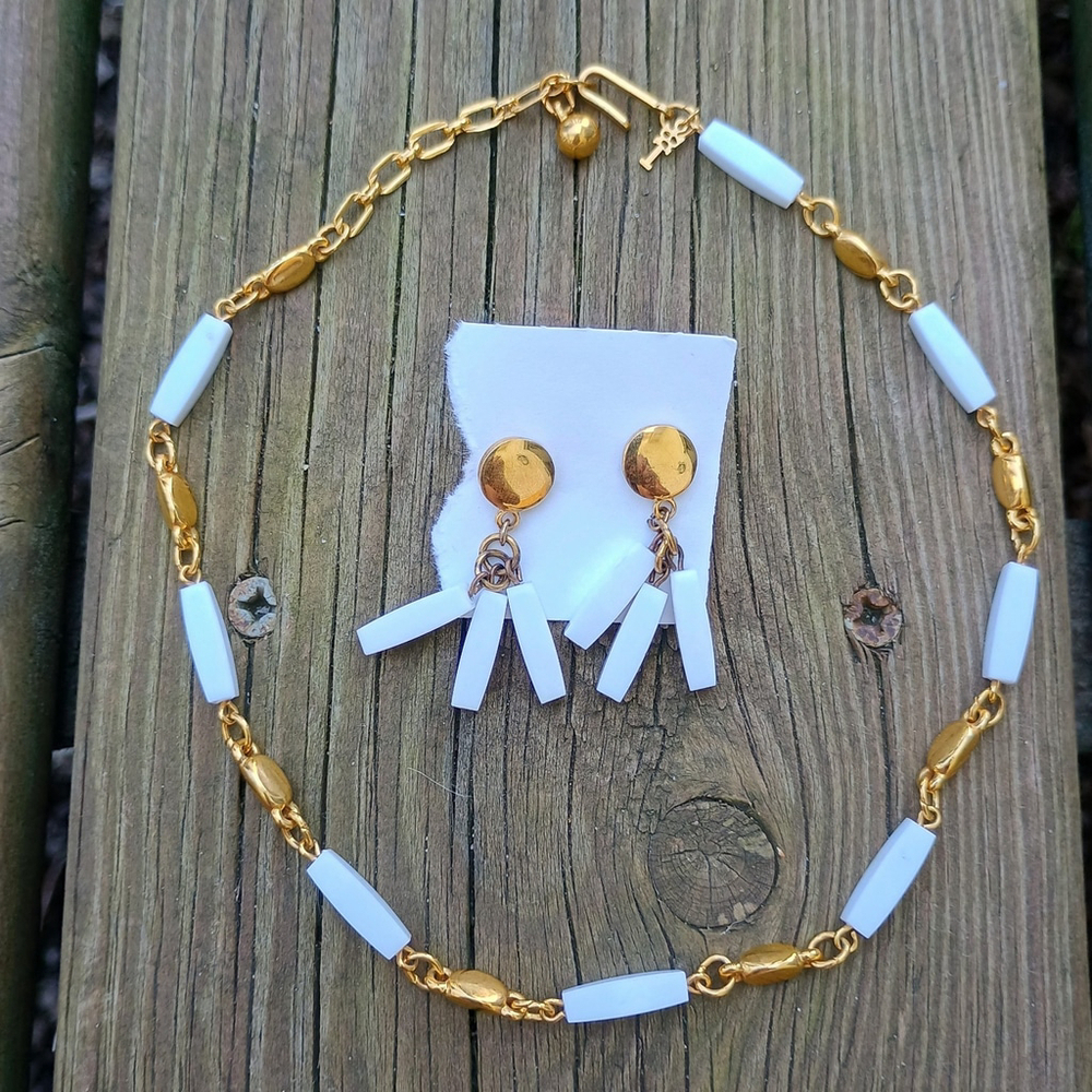 Vintage Crown Trifari Gold Tone Carved White Lucite Bead Station Chain Necklace
